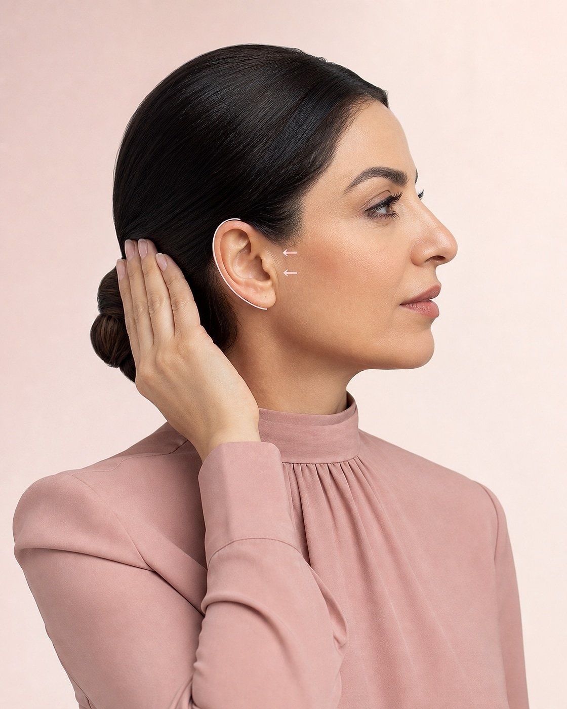 Oreja de una persona adulta en una fotografía editorial